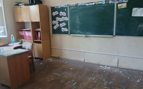 Жодного вікна не вціліло - як виглядає ліцей №31 у Кам'янському після обстрілу