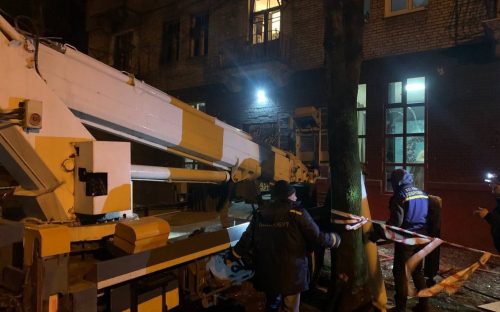 Центр Кам’янського під обстрілом: пошкоджено  будинки, коледж, автомобілі, вибито  майже 300 вікон