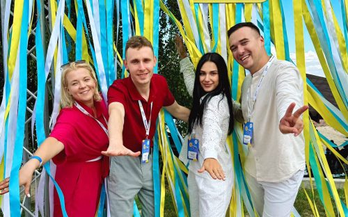 Молодіжна рада Кам'янського під час всеукраїнського форуму зустрілася з президентом України