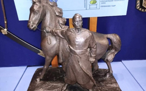 В музеї Жовтих Вод зберігається унікальний близнюк відомого пам’ятника козаку Рогу - що відомо