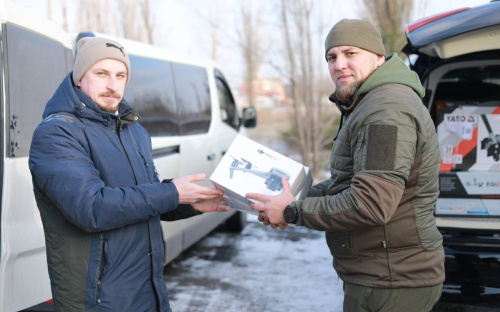 Метінвест передав бійцям протиповітряної оборони партію квадрокоптерів та металошукачі