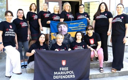 Родини оборонців Маріуполя пройшли програму психологічного відновлення в Карпатах