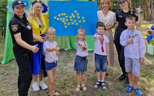 Кам'янські поліцейські та діти до свята створили карту єдності