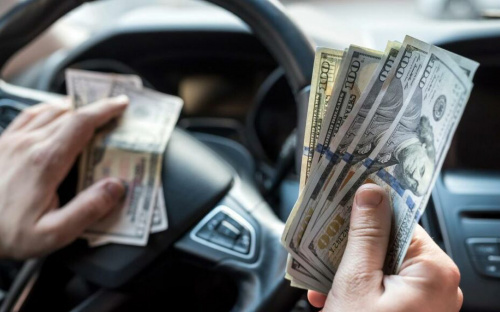 Нове авто не в кредит - скільки років знадобиться пересічному українцю, щоб назбирати на мрію
