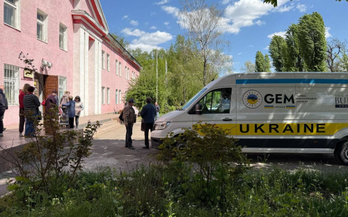 З надією на відродження: переселенці з Авдіївки у Кам'янському отримали продовольчу допомогу і насіння для нового життя