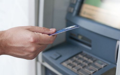 Уряд може списати невикористані кошти з карток: що треба знати українцям