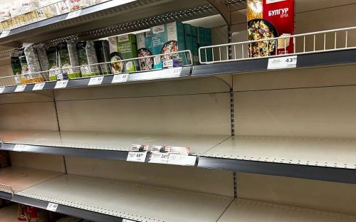 Чи загрожує Кам’янському дефіцит продуктів після атак на розподільчі центри: що кажуть містяни