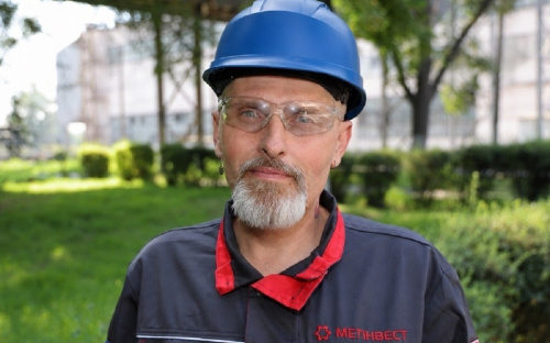 «Оборона. Єдність. Перемога»: металург із Кам'янського після важкого поранення повернувся до праці та став раціоналізатором