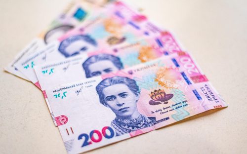 Виплати дітям ВПО повертають, але є нюанс: чому соцзахист поки не приймає заяви