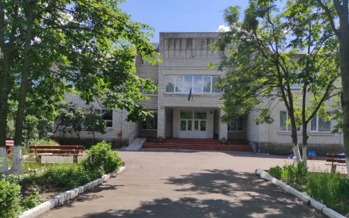 Школи Кам’янського зустрічають 1 вересня інакше: куди зникли тисячі першокласників