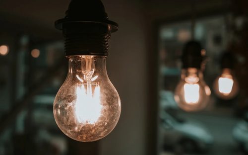 У Кам’янському через ремонтні роботи двічі до кінця тижня вимикатимуть світло на цілий день: графік та адреси