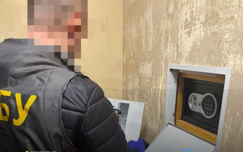 НАБУ затримала злочинну групу, яка розробила схему викрадання грошей на відновленні водогону у Кам'янському районі