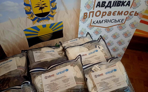 Турбота про найменших: у Кам'янському родини ВПО отримали дитячий одяг від ЮНІСЕФ