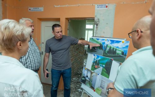 В Кам'янському міжнародники допомагають громаді оновлювати відділення у трьох міських лікарнях