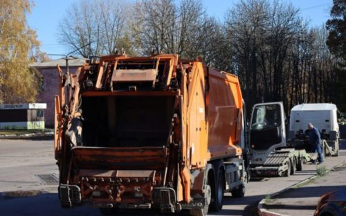 Громада Кам'янського району отримала потужний сміттєвоз від партнерів з Німеччини