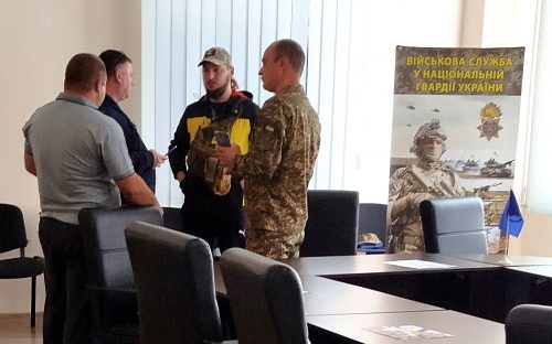 Кам'янський центр зайнятості пропонує містянам пройти військову службу за контрактом: куди звертатися