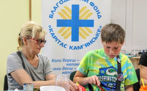 Не самі у біді: у Кам’янському запустили проєкт підтримки родин «Добрий сусід»