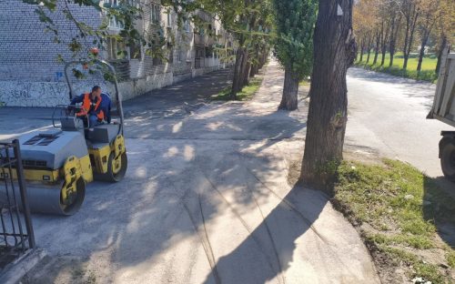 Комфорт для пішоходів: у Кам’янському триває капітальне впорядкування тротуару у Заводському районі