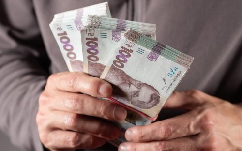 Рік фінансової підтримки від держави: як українцям без офіційної роботи отримати базову соціальну допомогу