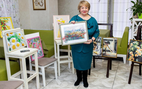 Мисткиня з Кам’янського запустила арттерапевтичний проєкт для ментального здоров'я