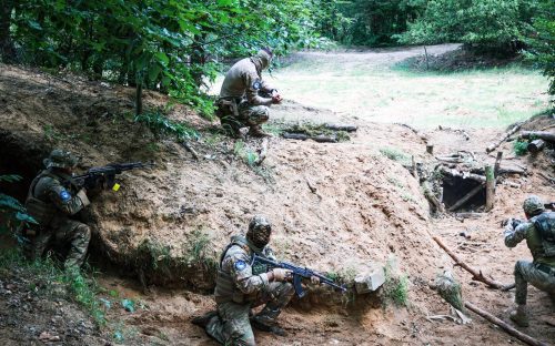 Обов’язкова евакуація на Дніпропетровщині: як КАБи та дрони змінюють лінію фронту у 2026 році