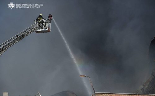 Атака на Кам’янське 20 травня: на підприємстві спалахнула пожежа через збитий БПЛА (ФОТО)