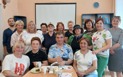 З чаєм та без вікових обмежень: як у бібліотеці на Шевченка навчали англійської мови