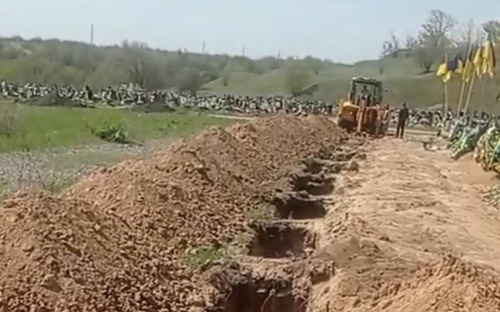 У Жовтих Водах риють могили для живих військових: що відбувається на кладовищі
