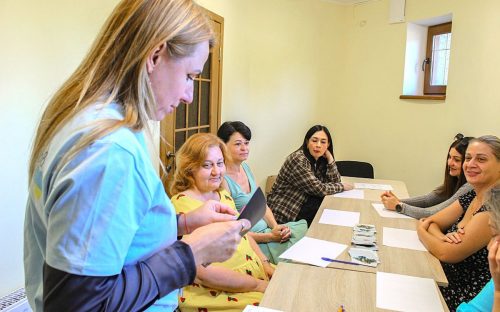 У Кам'янському батьків дітей та молоді з інвалідністю запросили на психоемоційний тренінг