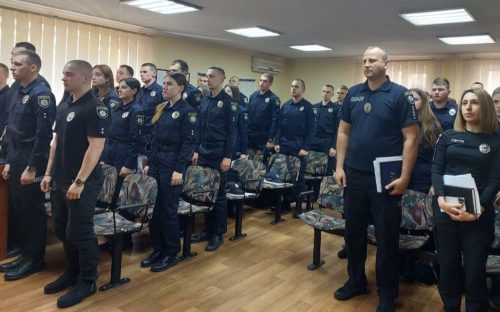 Поліція Кам'янського поповнилася 45 новими кадрами: випускники вишів розпочали службу