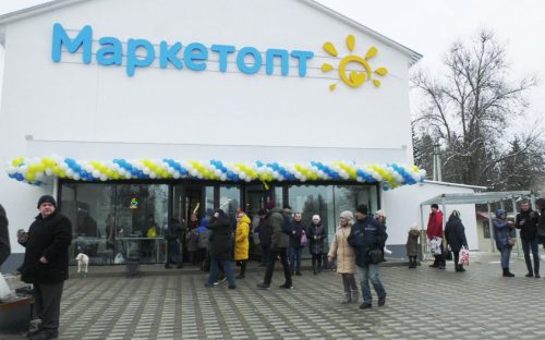 Ремонтний кошмар: мешканці Кам'янського страждають від шуму будівництва супермаркету