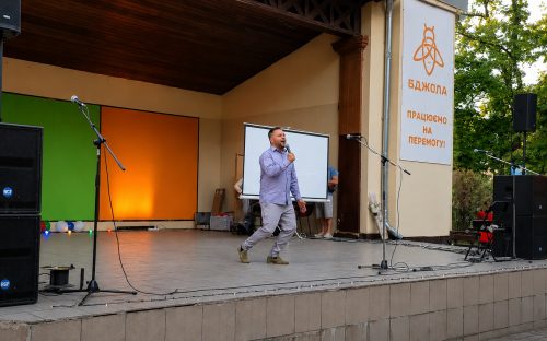 Хіти, що живуть у серцях: у Центральному парку Кам’янського лунали пісні Скрябіна