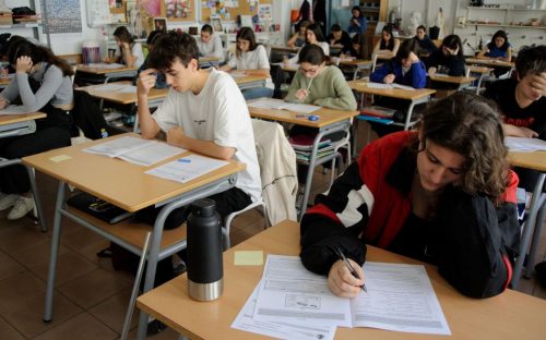 Підлітків Кам'янського запрошують на безкоштовну підготовку до НМТ з трьох предметів