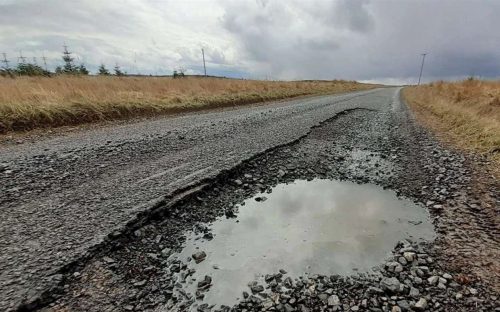 Щебінь VIP-рівня: у Кам’янському районі “закатали” мільйони гривень в ремонт доріг