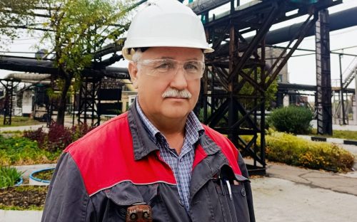 Майстер з великої літери: як Анатолій Коробка на ЮЖКОКСі навчає нове покоління хіміків-технологів