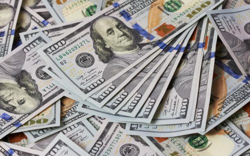 Долари можуть забрати: чому українці  втратять 20% заощаджень
