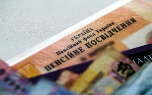 Пенсія і соціальна допомога: стало відомо, хто може оформити одразу дві виплати