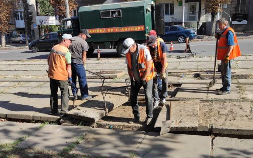 Кам'янське оновлює трамвайні колії: місто готується до зими
