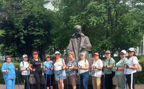 У Кам’янському об’єднали скандинавську ходьбу з пізнавальною екскурсією: подробиці