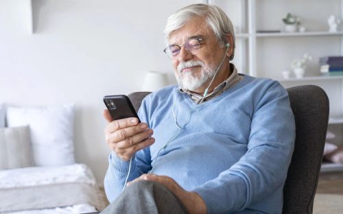 Пільги для тих, кому за 60: Київстар, Vodafone та lifecell оголосили нову вартість пакетів в лютому
