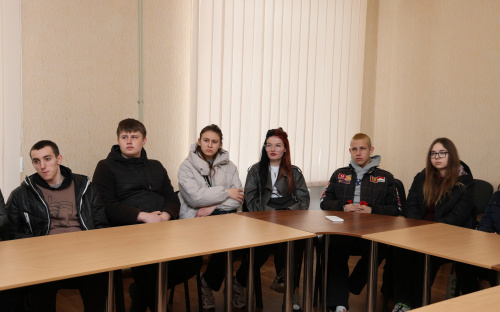 Впевнений старт у металургії: студенти коледжу зустрілися з представниками Каметсталі