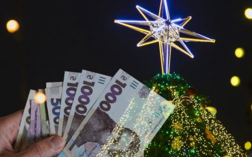 Скільки коштує святкування Нового року в Кам'янському -  ялинка, прикраси, святковий стіл та одяг