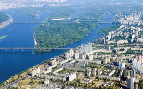 Від індустріальних гігантів до блакитних озер: топ дивовижних місць Кам'янського