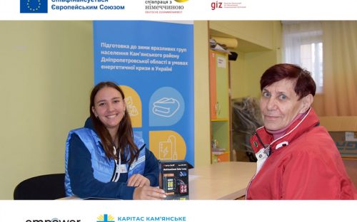 Кам'янський «Карітас» зігрів серця ВПО: павербанки та ліхтарики допоможуть пережити зиму