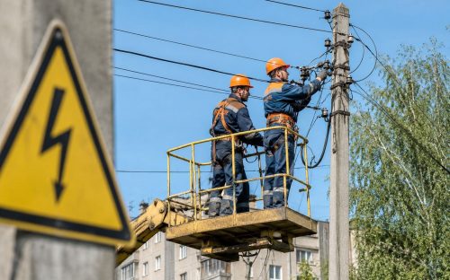 Масові відключення світла у Кам’янському 13 вересня: перелік адрес та графік ДТЕК