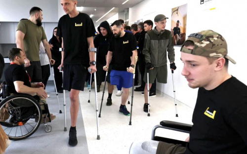 Вчимося спілкуватися з людьми без кінцівки або з протезом: поради від фахівців реабілітаційного центру 