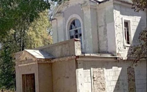 У Кам'янському районі волонтери відновлюють на території екополіса історичну будівлю XIX століття - подробиці