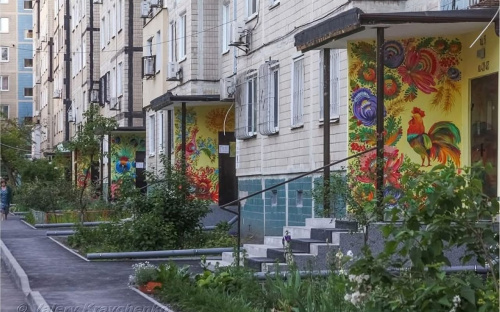 Сусіди, які здивували ціле місто: на Дніпропетровщині з’явилися під'їзди, що зупиняють погляд