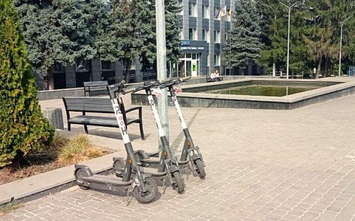 Українці просять Кабмін обмежити електросамокати для підлітків - як підписати петицію