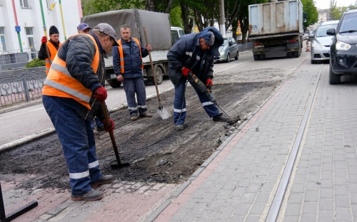 Ремонт доріг у Кам’янському: на проспекті Шевченка відновлюють дорожнє покриття